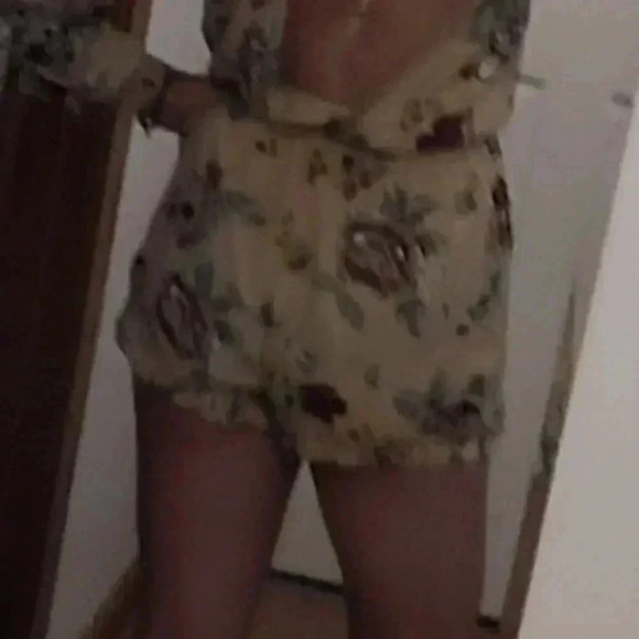 Floral romantic romper   - Picture 3 of 5